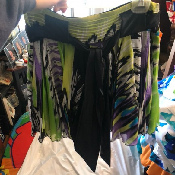 Colorful and Flowy Bebe Skirt - Picture 4 of 4